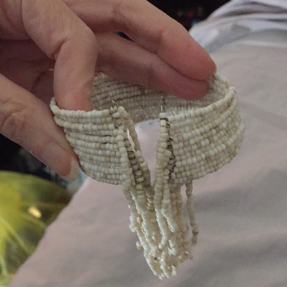 White Beaded🥳HP🥳Bracelet - Picture 1 of 3